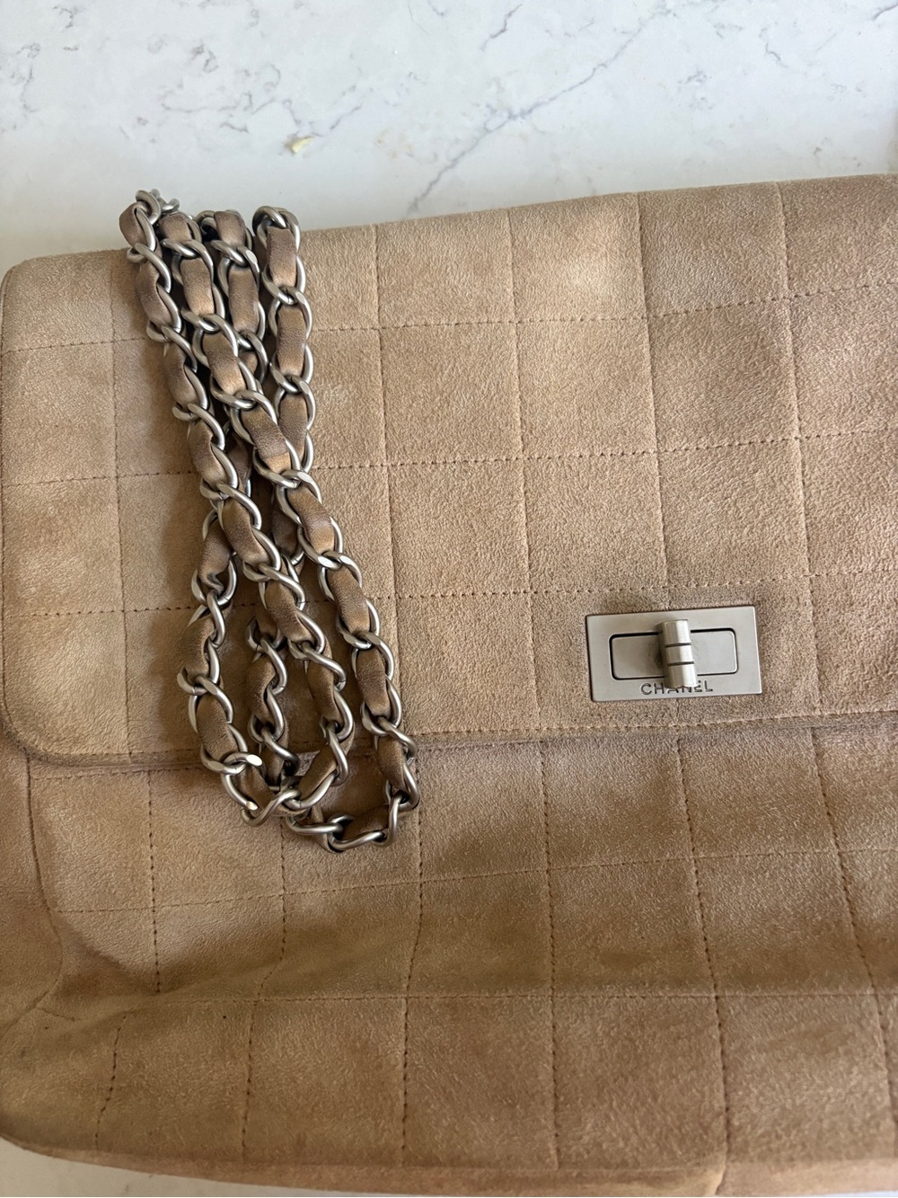 CHANEL suede chocolate bar in ballet pink/ nude - Picture 5 of 11